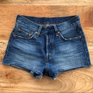 LEVI’S 501 SHORTS (25) NWOT